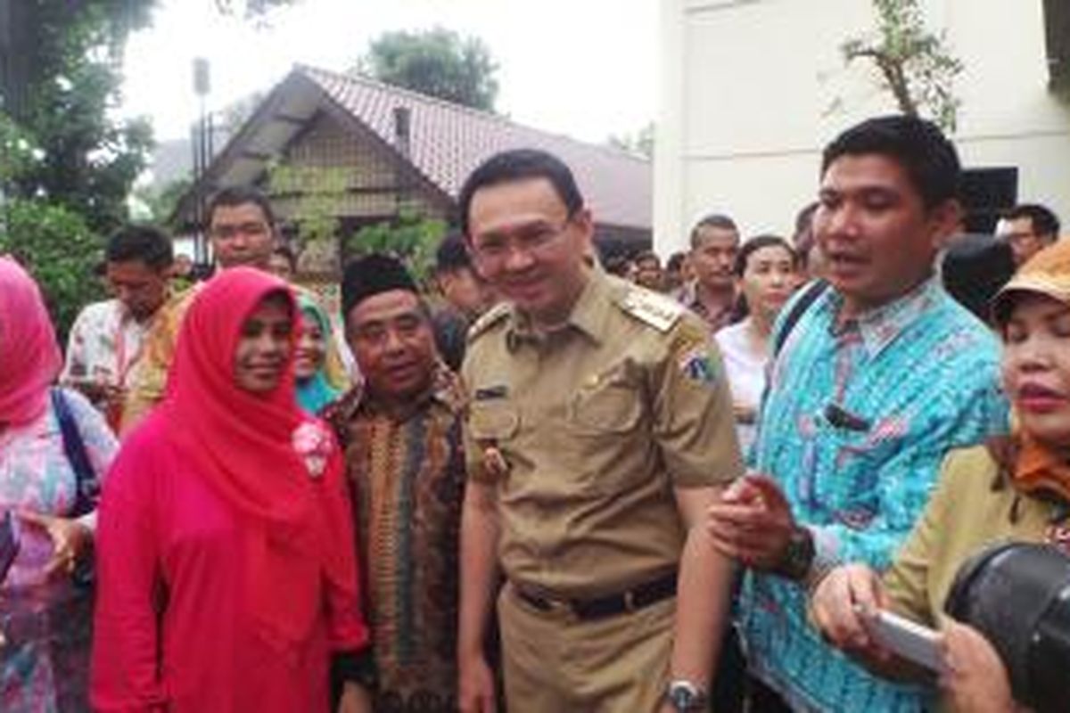 Gubernur DKI Jakarta Basuki Tjahaja Purnama saat meresmikan Ruang Publik Terpadu Ramah Anak (RPTRA) Bintaro, Pesanggrahan, Jakarta Selatan, Rabu (30/12/2015).