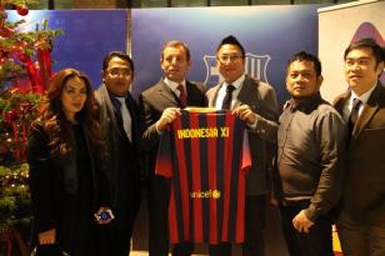 Perwakilan tim Indonesia XI dan Nine Sport mendapatkan kesempatan berharga bertemu Presiden Barcelona, Sandro Rosell. 