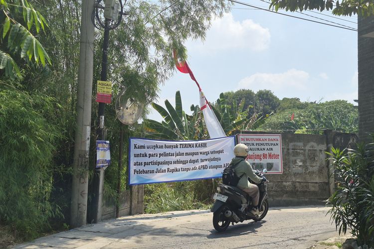 Warga Depok 'Ngecrek' demi Pelebaran Jalan: Dulu Macet, Kini Mobil-Motor Bisa Lewat Bersamaan