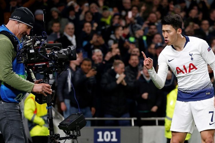 Gaya selebrasi Son Heung-min pada pertandingan Tottenham Hotspur vs Manchester City dalam perempat final Liga Champions di Stadion Tottenham Hotspur, 9 April 2019. 