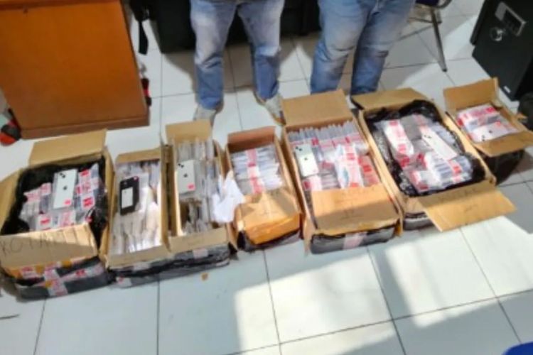 Modus Tinggalkan Barang Terbongkar, 652 iPhone Selundupan Senilai Rp 4 Miliar Disita Bea Cukai Bengkalis