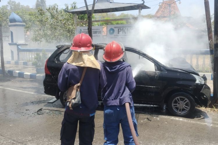 Angkut BBM dengan Tangki Modifikasi, Mobil Xenia Terbakar di Sampang