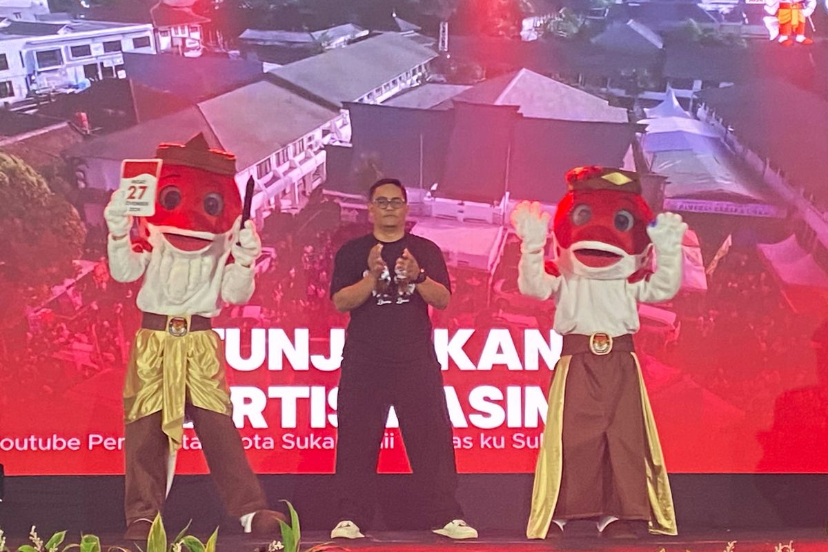Saat peluncuran Ikon ikan Koi yang diberi nama Mang Dama dan Bi Dami jadi Maskot Pilkada 2024 Kota Sukabumi, di Gedung Juang 45. Jumat (7/6/2024) malam.
