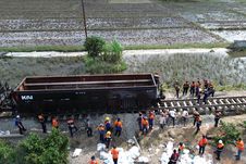 Bersama Pemerintah, KAI 5×24 Jam Nonstop Pulihkan Jalur Terdampak Bencana di Sumatra