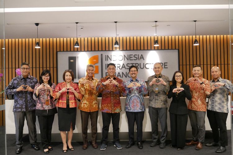 Perwakilan dari PT Bina Karya dengan PT IIF, usai penandatanganan kerjasama di Kantor PT IIF, Prosperity Tower, Jakarta, Kamis (09/11/2023).
