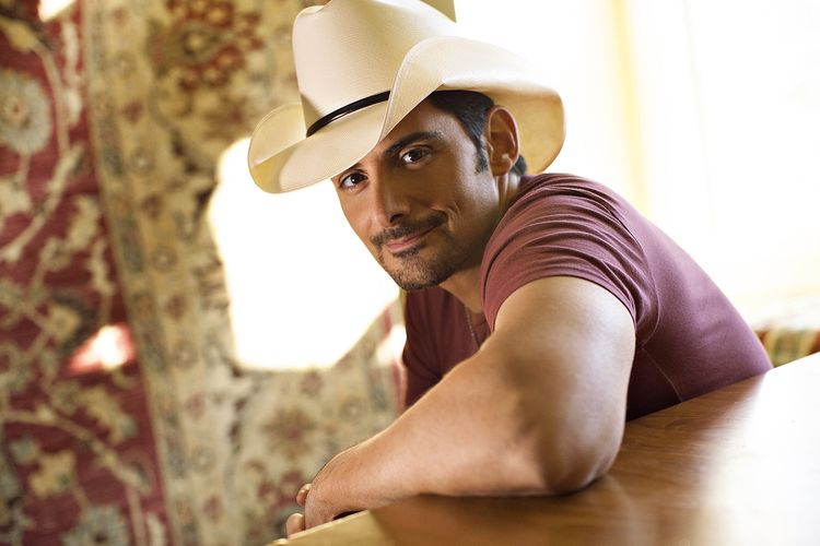 Brad Paisley adalah seorang penyanyi country.