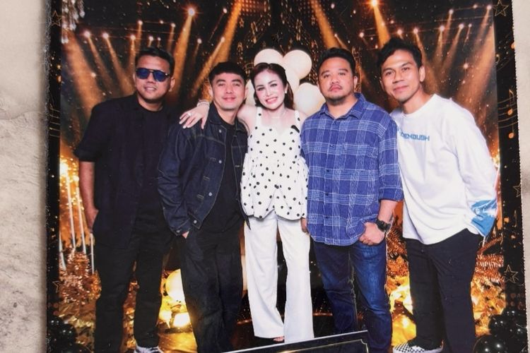 Unggah Foto Bareng Geisha dan Momo, Roby: Enggak Ada yang Mustahil di Dunia Ini