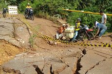 Jembatan Ambrol, Ekonomi Warga 3 Kecamatan di Tulangbawang Terganggu