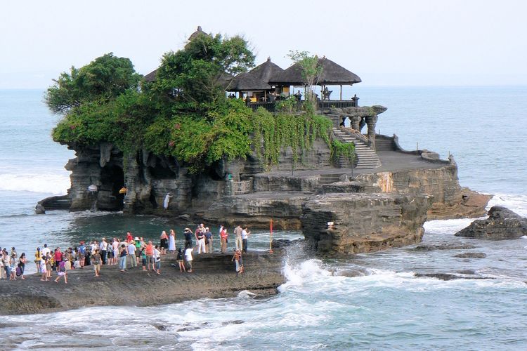 Tanah Lot Dan Pantai Pandawa Favorit Turis Saat Bali Buka Kembali Halaman All Kompas Com