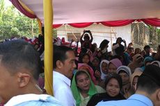 Jokowi Bagi-bagi Sembako di Serang, Warga Dilarang Rebutan Salaman