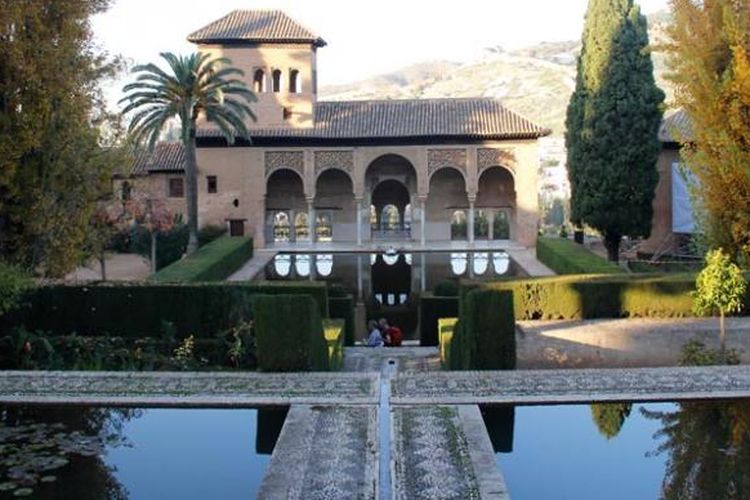 Taman di Istana Alhambra, Granada, Spanyol, Senin (16/11/2015).