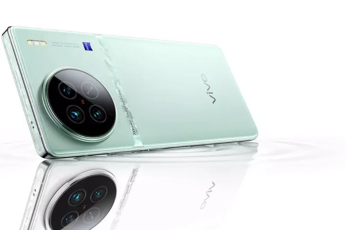 Vivo X90s hadir dalam warna putih dan hijau.