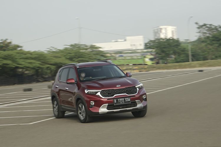 Review Kia Sonet 7 Seater. SUV kompak dengan tujuh tempat duduk, pilihan menarik di kelasnya