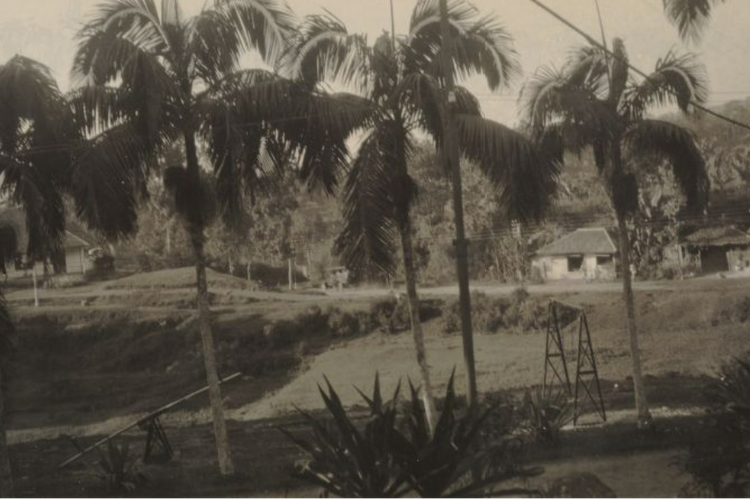 Foto jalan menuju danau Cisarua di Bogor para tahun 1925