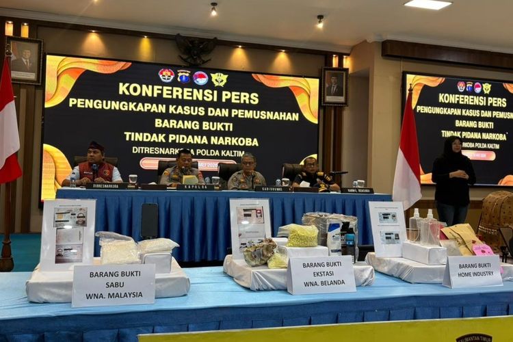 Sembunyikan 1 Kg Sabu di Korset, WNA Malaysia Diringkus di Bandara Sepinggan Balikpapan