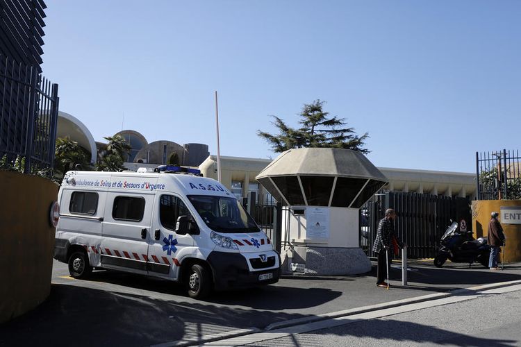 Pantauan dari Rumah Sakit Archet Nice, di mana seorang pasien telah dirawat karena pengujian positif untuk penyakit Covid-19 yang disebabkan oleh virus corona SARS-CoV-2, di Nice, Prancis, 28 Februari 2020  EPA-EFE/SEBASTIEN NOGIER