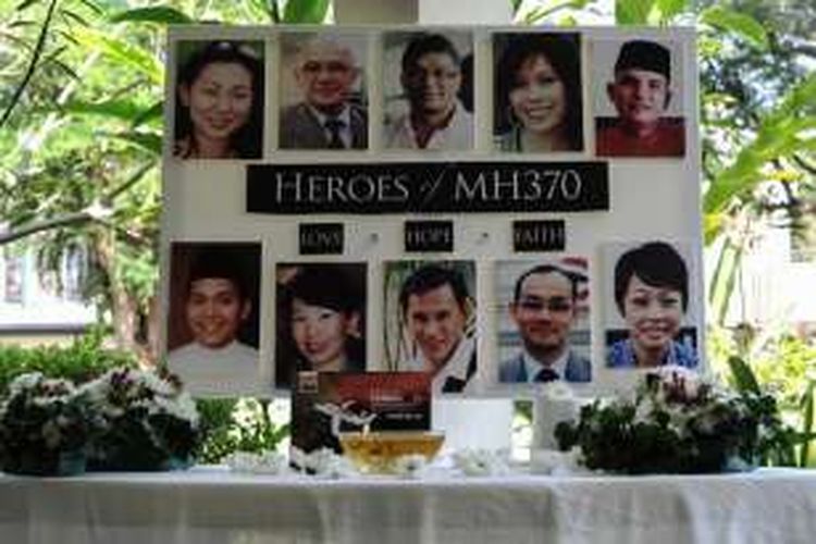 Foto awak kabin pesawat Malaysia Airlines MH370 yang hilang, ditampilkan saat doa bersama di sebuah sekolah di Petaling Jaya, Malaysia, 8 Maret 2016.