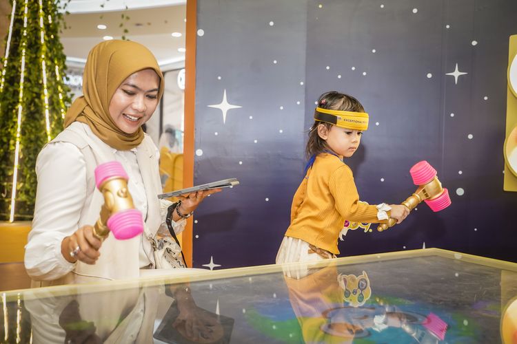 Acara pembelajaran imersif berkonsep ?Futuristic City? dari Wyeth Nutrition S-26 yang digelar di Main Atrium Mall Kota Kasablanka, Jakarta, sepanjang 30 Mei-1 Juni 2025.