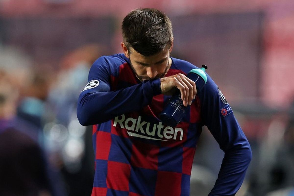 Bek Barcelona, Gerard Pique, bereaksi pada laga perempat final Liga Champions kontra Bayern Muenchen di Estadio Da Luz, Lisbon, pada Sabtu (15/8/2020) dini hari WIB.