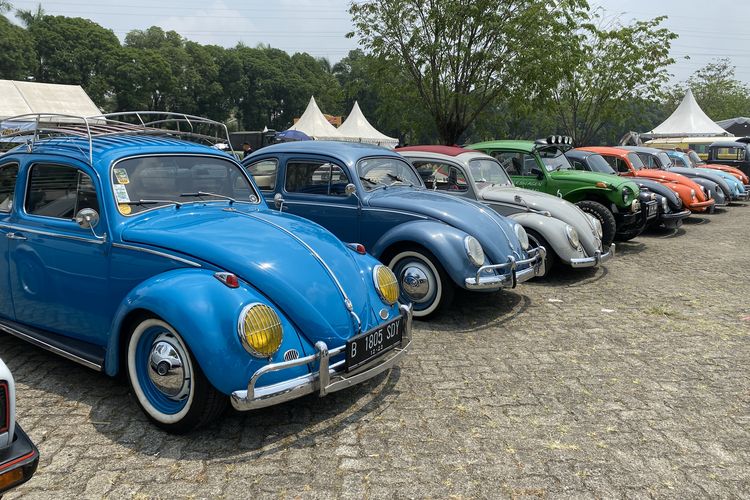 Jajaran Mobil Tua (Motuba) VW Beetle alias VW Kodok di ajang IASF 2023 di Sirkuit Sentul, Bogor