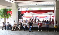 Vaksinasi di Sentra Gradhika Jateng Berhasil Ditertibkan dalam 1 Jam, Ganjar Siap Evaluasi