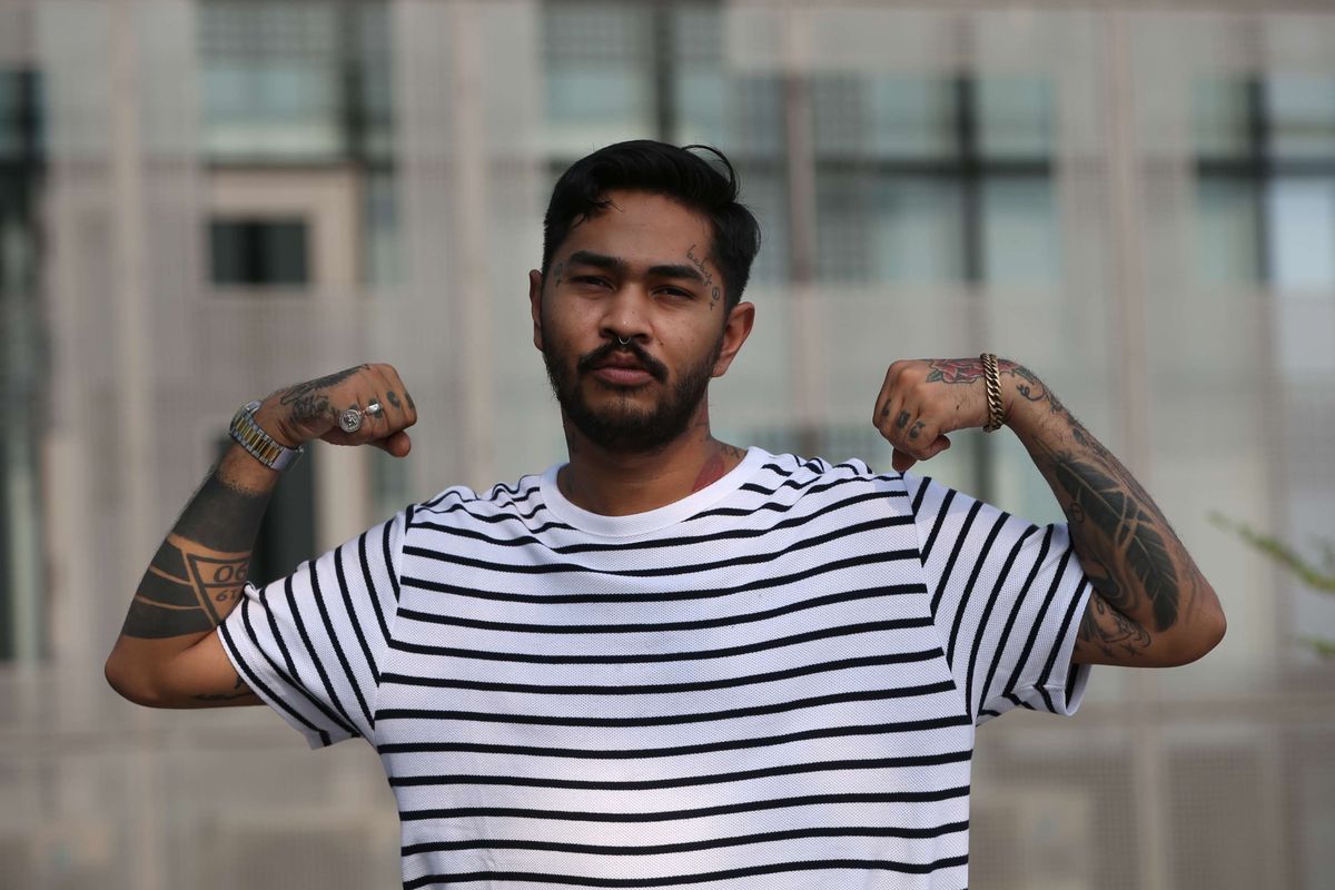 Onadio Leonardo atau akrab disapa Onad berpose saat media visit promo film Pretty Boys di ι.com, Palmerah, Jakarta, Senin (9/9/2019).