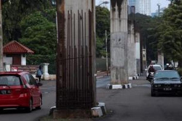Pembangunan infrastruktur transportasi Monorel Jakarta dan Monorel Jadebotabek diproyeksikan akan meningkatkan harga jual lahan dan properti yang dilintasi. Besaran lonjakan harga tersebut sekitar 10 hingga 50 persen.