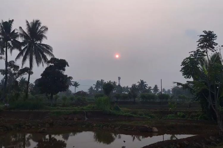 Kabut Asap Kiriman Selimuti Padang, Kualitas Udara Menurun 