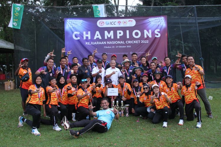 Tim Cricket Putra DKI Jakarta dan Tim Cricket Putri Bali merebut gelar juara nomor bergensi T20 dalam Kejuaraan Nasional Cricket yang digelar di Lapangan Buperta Cibubur Jakarta Timur, 23-27 Oktober 2022. 