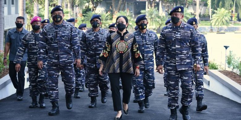 Ketua DPR RI Dr. (H.C.) Puan Maharani saat memberikan kuliah umum di Sekolah Staf dan Komando Angkatan Laut (Seskoal), Jakarta, Rabu (2/6/2021). 
