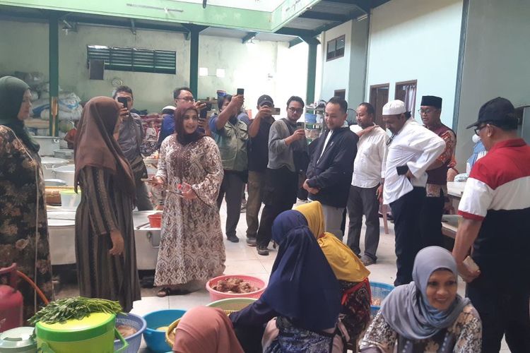 Wali Kota Solo Tinjau Dapur Haul Solo, Ratusan Relawan Siapkan Menu Ribuan Nasi Kebuli