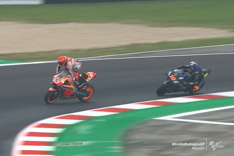 Marc Marquez mengalami highside dan nyaris terjatuh saat sesi kualifikasi MotoGP Emilia Romagna 2021