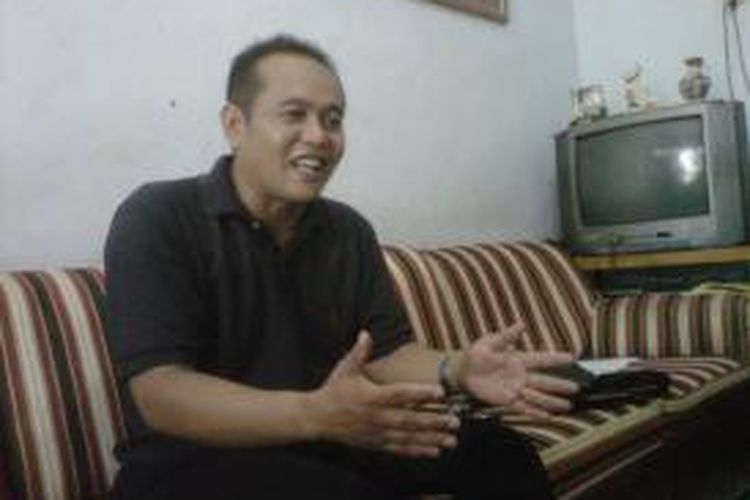Munanto, seorang penjual es batu di Semarang, mencalonkan diri sebagai anggota DPRD Kabupaten Semarang dari partai Nasdem.