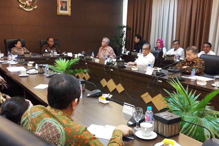 Suasana rapat Dewan Pertimbangan Presiden dengan pimpinan Komisi Pemberantasan Korupsi, Senin (3/4/2017).