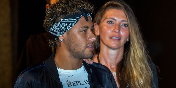 Penyerang Barcelona asal Brasil, Neymar Jr, menghadiri sebuah event fashion di Shanghai pada 21 Juli 2017. Neymar tengah menjadi pembicaraan karena setelah event ini dia akan pindah ke Paris Saint-Germain yang menebus klausul pelepasannya senilai 222 juta euro (sekitar Rp 3,4 triliun).