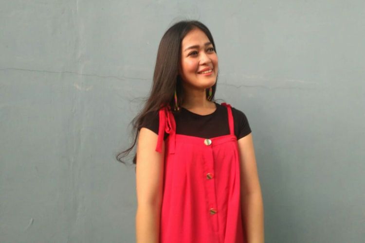 Artis peran dan presenter Gracia Indri saat ditemui usai tampil di salah satu acara stasiun televisi swasta di kawasan Mampang, Jakarta Selatan, Jumat (3/5/2019).