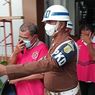 Menangis Saat Ditahan, Tersangka Korupsi Pasar Mandika Ambon Peluk Keluarganya: Saya Tidak Kuat...