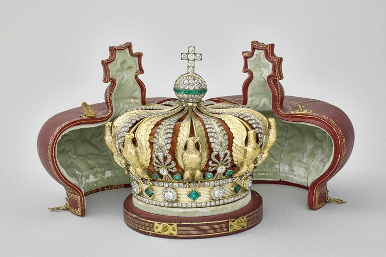 Mahkota Permaisuri Eugenie, istri Napoleon III. Mahkota ini itemukan terjatuh di dekat Museum Louvre, Paris, Perancis, saat terjadi perampokan besar-besaran pada Minggu (19/10/2025).