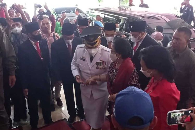 Wali Kota Semarang Hevearita Gunaryanti Rahayu dan Ketua Umum PDI Perjuangan Megawati Soekarnoputri di Gedung Grhadika Bakti Praja Semarang. Senin (30/1/2023).