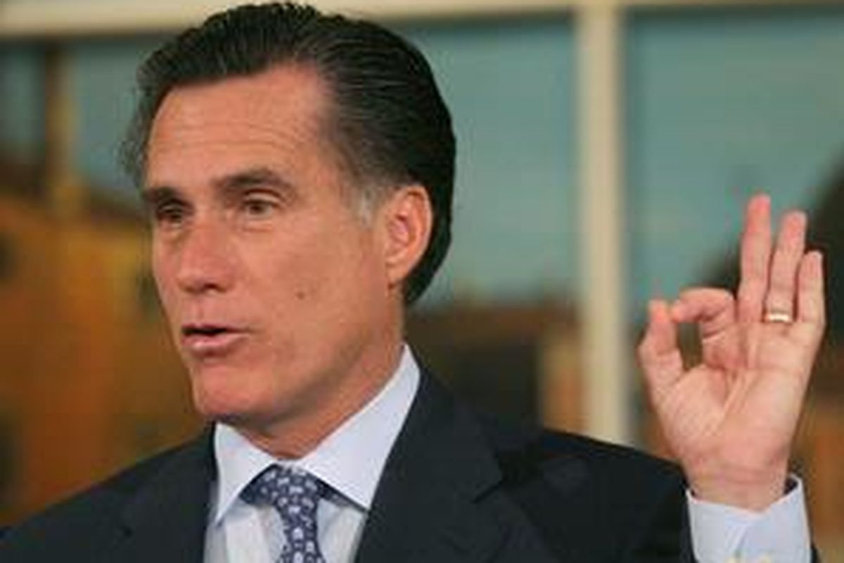 Mitt Romney saat berbicara di depan American Chamber of Commerce di Tokyo Jepang, Desember 2006.