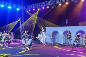 Demi Menonton Babad Benteng Willem 1, Pemudik Rela Tunda Kepulangan