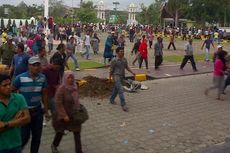 Bantuan Tak Cair, Ribuan Warga Aceh Rusak Kantor Gubernur