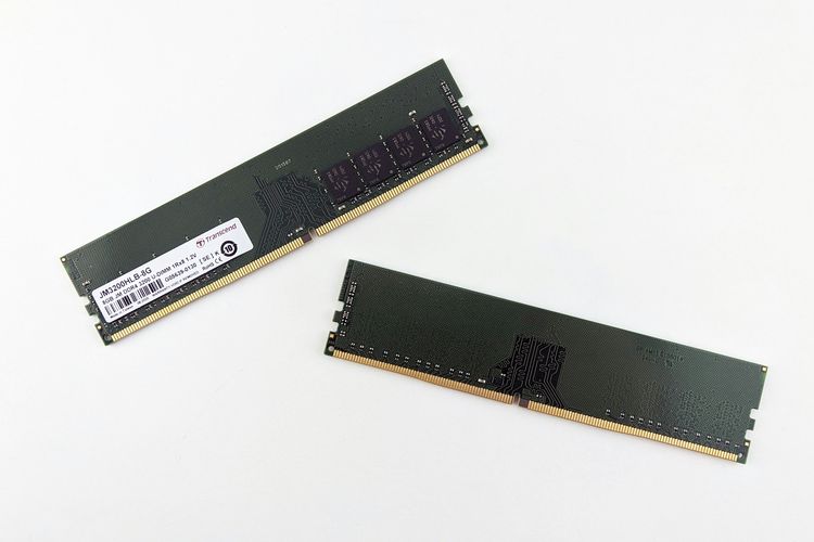 Ilustrasi RAM (Random Access Memory). Jenis-jenis RAM antara lain  SRAM, DRAM, SDRAM, dan DDR SDRAM.
