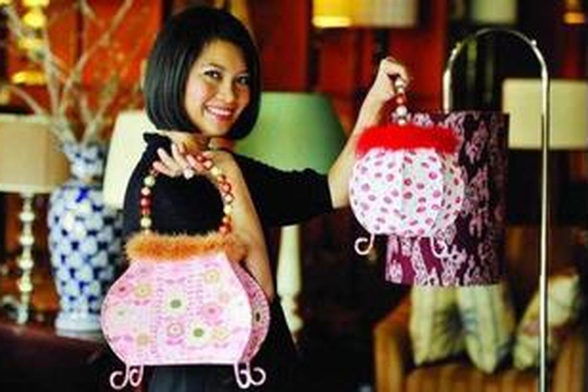 Safrida Harahap beberapa kali terpilih sebagai finalis dalam ajang perempuan wirausaha berkat keunikan, kreativitas, dan kualitas produk lampu dekorasi. 