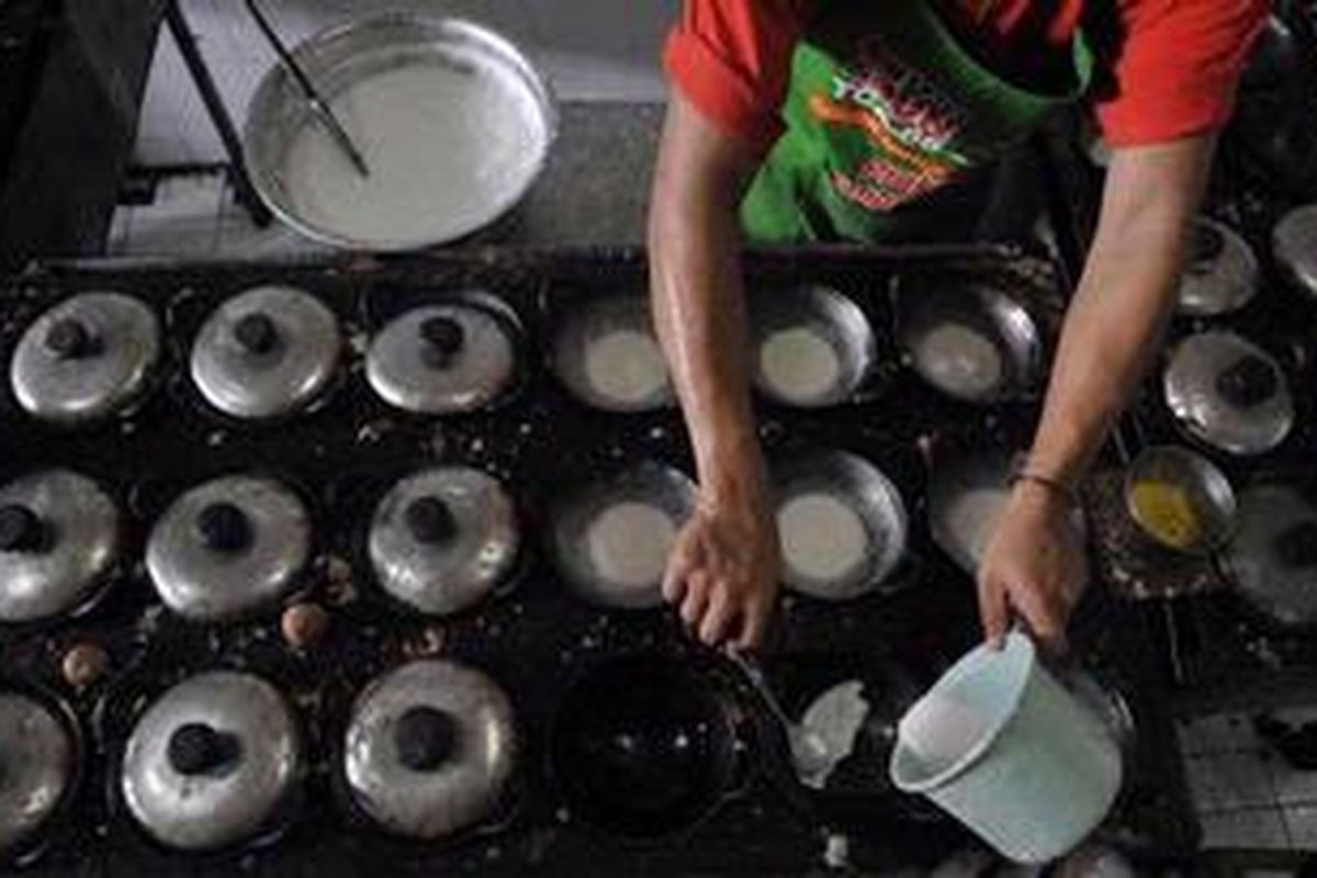 Ilustrasi: Proses produksi kue serabi khas Solo.