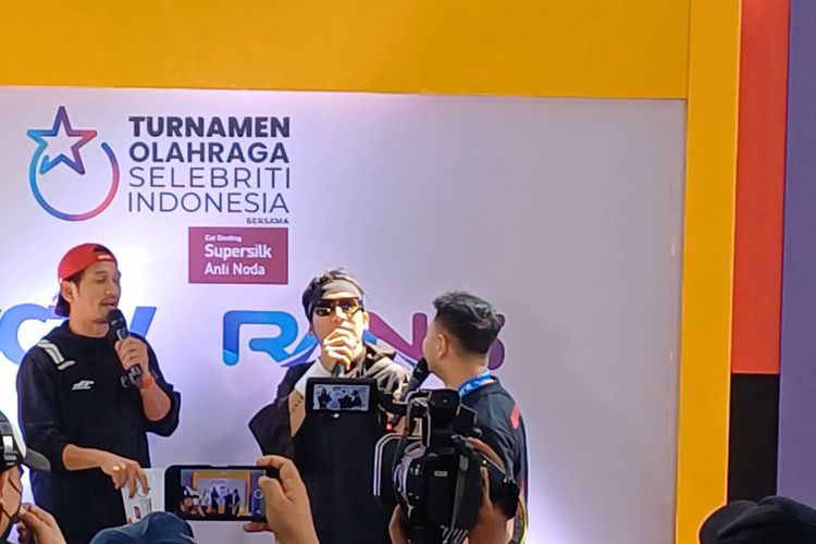 Desta dan Raffi Ahmad di Turnamen Olahraga Selebriti Indonesia (TOSI) 2023 di GOR UNJ kawasan Rawamangun, Jakarta Timur, Minggu (30/7/2023). 