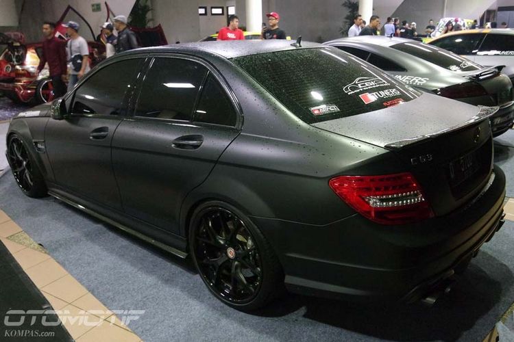 Mercedes-Benz C63 milik Fendy Gunawan (CGI Motorsport) menjadi jawara kelas FFA Auto Battle Dyno di Black Auto Battle pada Minggu (19/11/2017). 