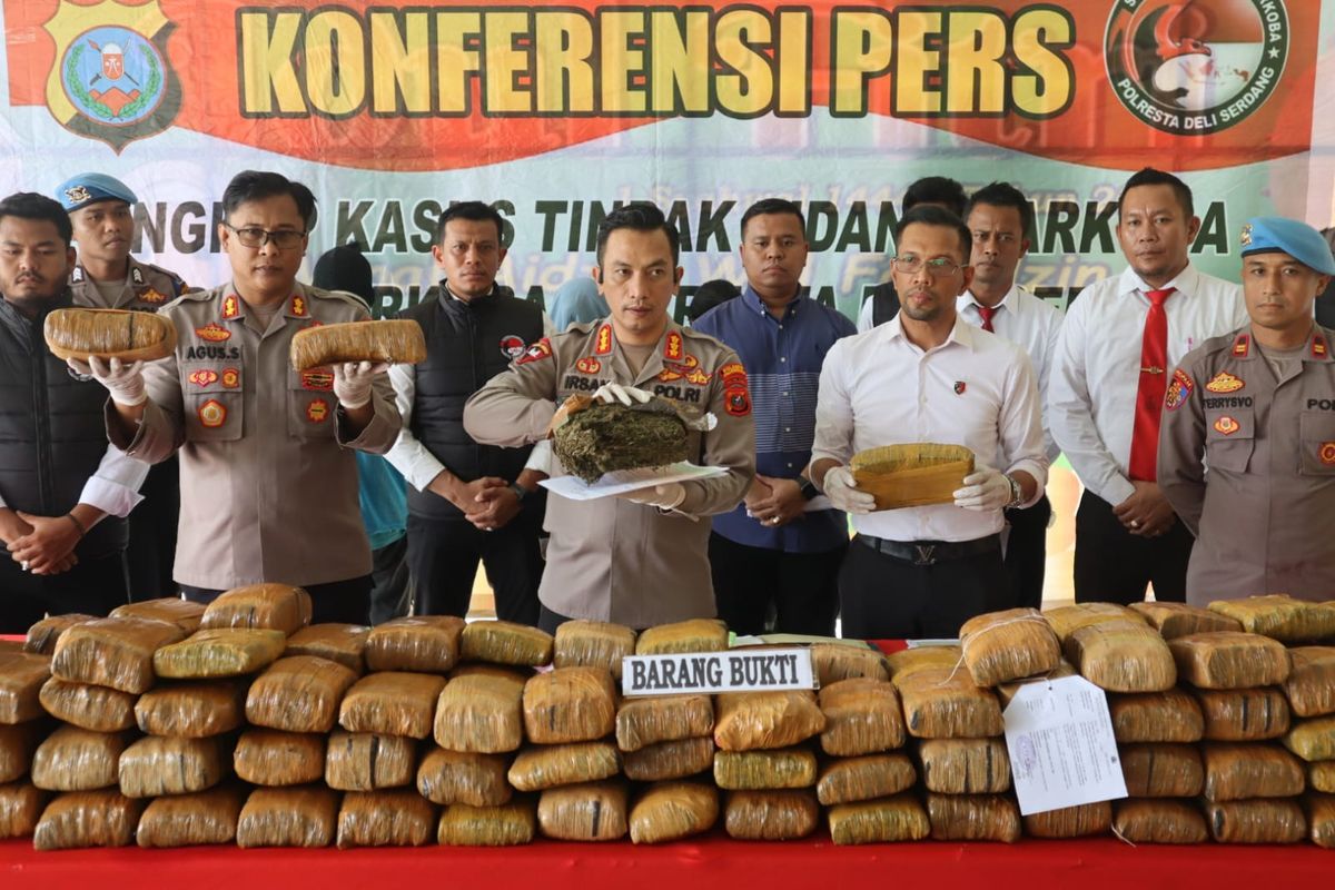 Kapolreseta Deli Serdang Kombes Pol Irsan Sinuhaji memaparkan pengungkapan peredaran 173 kg Ganja di Deli Serdang