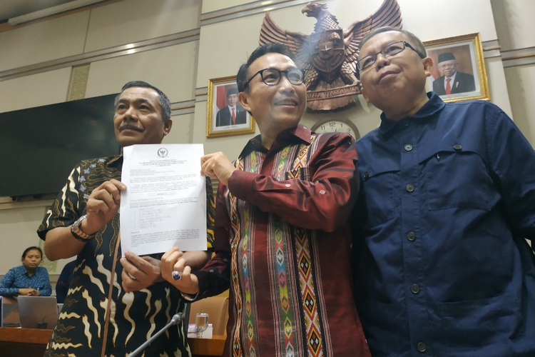 Ketua Komisi III DPR Herman Hery mengumumkan 8 nama hakim agung dan hakim ad hoc Mahkamah Agung di Kompleks Parlemen, Senayan, Jakarta, Kamis (23/1/2020).