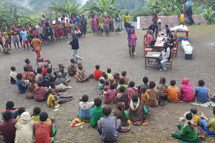 Keakwa, Mimika, Papua menggelar festival perahu dan dokter terbang untuk merayakan HUT ke-77 RI.